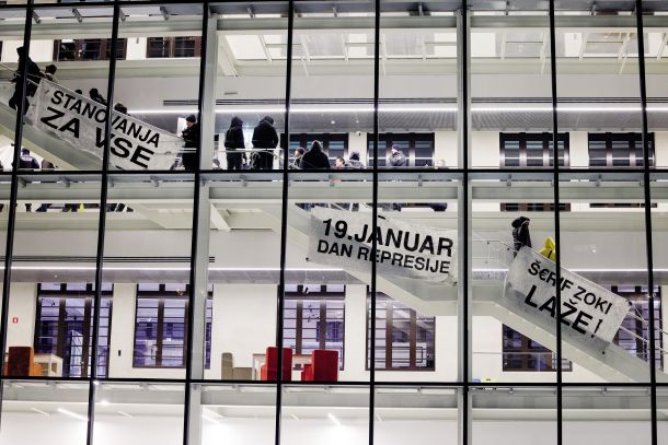 Obletnica deložacije stare tovarne Rog. Protestniki so vstopili v novi Center Rog. 