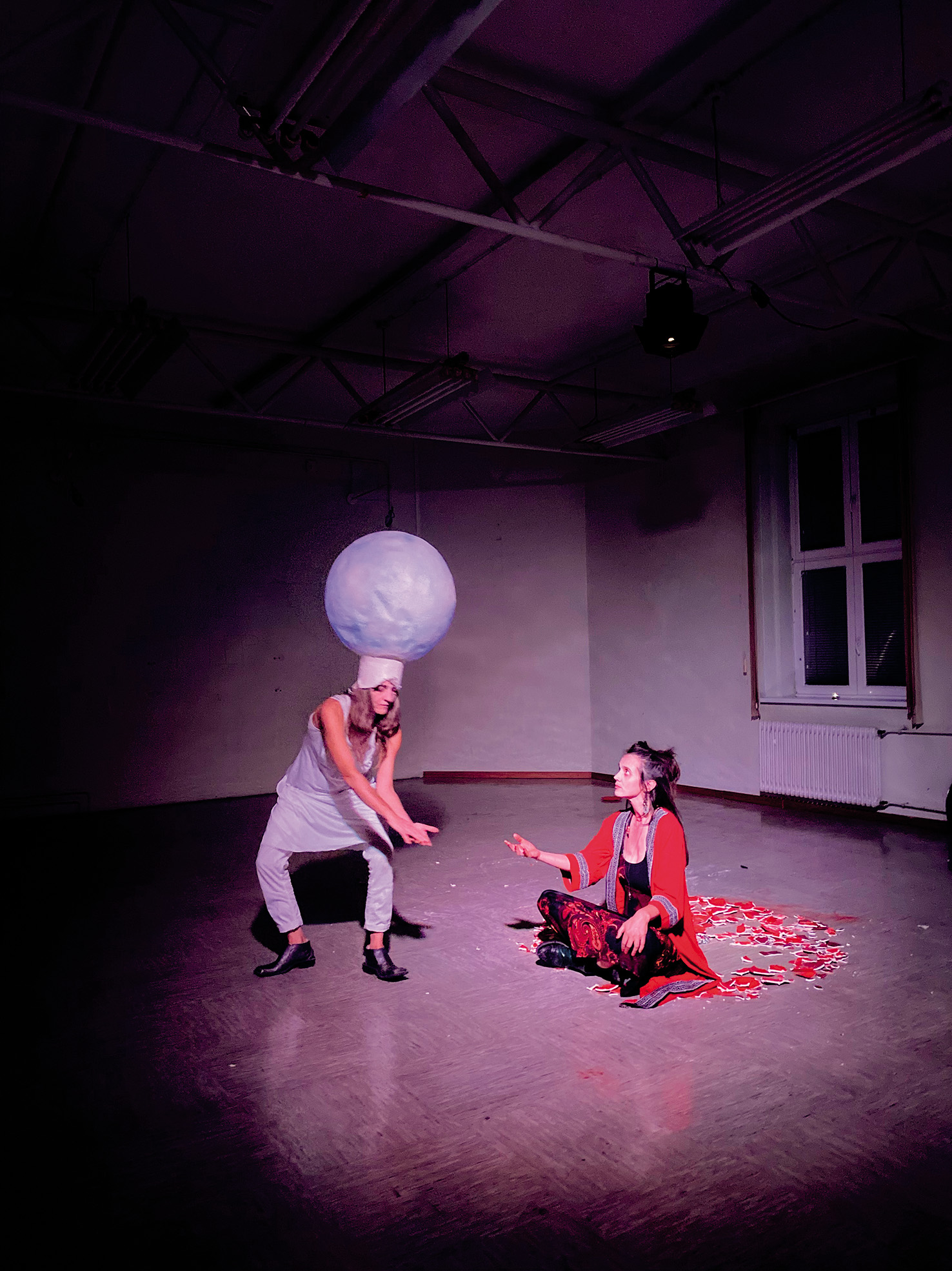 Luna: Plimovanja; Kajuhov dom, 20-letnica Umetniške četrti Celje | Sara Isa Djukanović