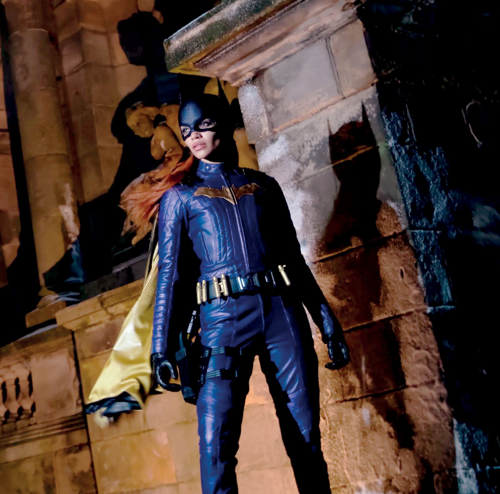 Visokoproračunski film Batgirl o istoimenski superjunakinji (z Leslie Grace v glavni vlogi) je podjetje Warner Bros po poraznih testnih projekcijah nekaj mesecev pred predvidenim izidom enostavno zaklenilo v trezor, saj mu je to omogočilo milijonske davčne olajšave.