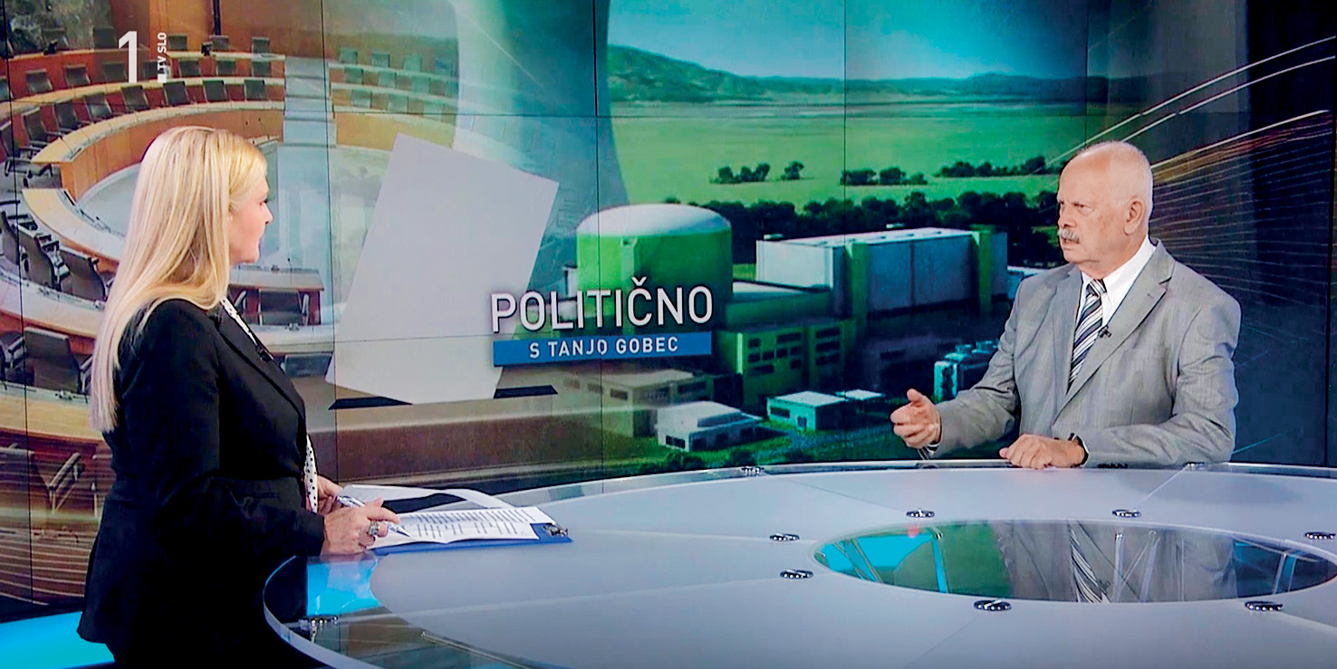 Voditeljica Tanja Gobec ter poslanec in strokovnjak za jedrsko varnost Miroslav Gregorič v oddaji Politično