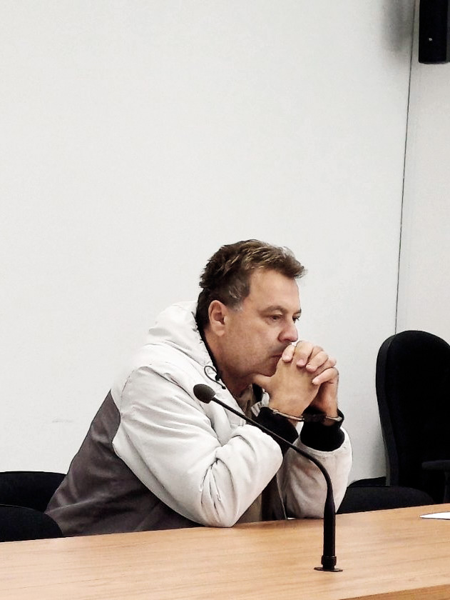 Nekdanji sodnik Zvjezdan Radonjić v lisicah na celjskem sodišču