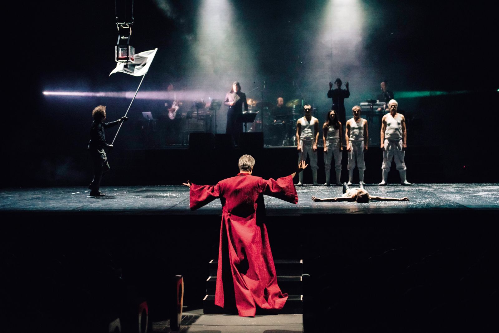 Sveto Ivano Klavniško je Bertolt Brecht napisal kot odziv na gospodarsko krizo leta 1929, a je njeno sporočilo še vedno zelo relevantno.