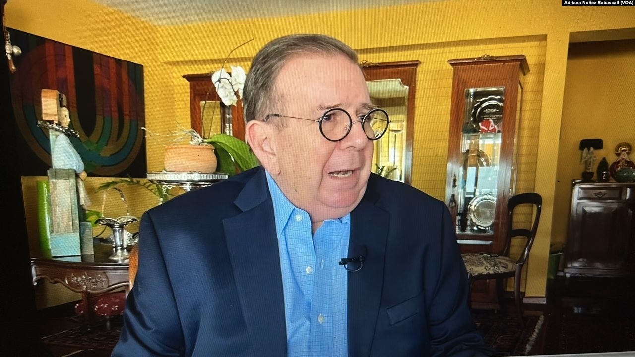 Urrutia, ki se je pred sodnim pregonom v domovini zatekel v Španijo, je Blinknovo izjavo pozdravil.