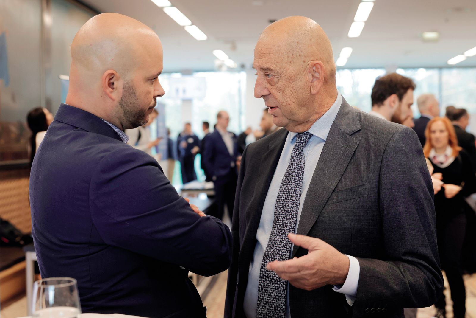Državni sekretar na ministrstvu za gospodarstvo Matevž Frangež in Tibor Šimonka, predsednik GZS in predsednik uprave SIJ na konferenci GoDigital na Brdu 19. novembra