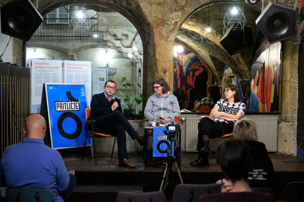 Marko Milosavljević, Barbara Rajgelj in Špela Stare na okrogli mizi v Pritličju