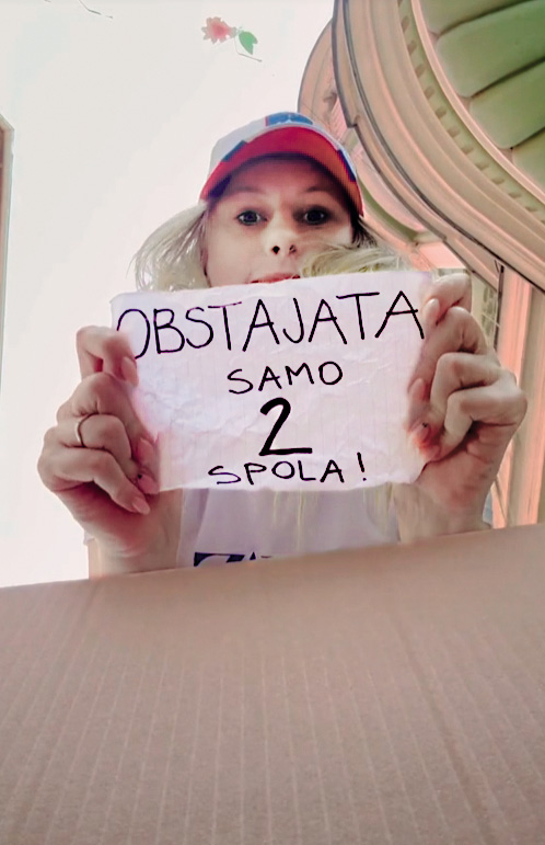 Zala Tomašič je bila ena prvih med slovenskimi politiki, ki so se poskušali v širjenju lažnih novic na TikToku – in bila na listi SDS izvoljena v evropski parlament.