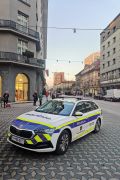 Ali je policijsko vozilo parkirano pravilno? LJ: 30. 1. 2024, 16.47 : 