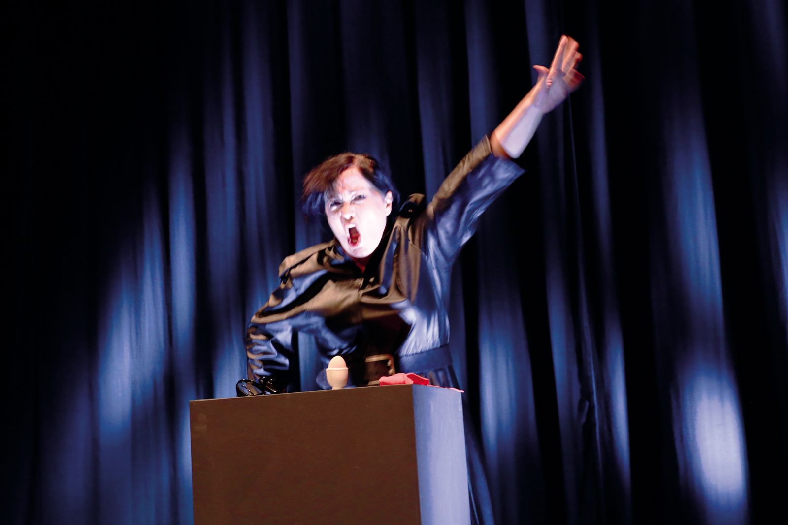 Maja Gal Štromar: Absurdanija d. o. o.; Rudniška dvorana, Idrija | Benjamin Vrankar