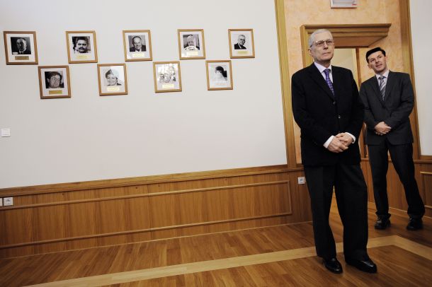 Nekdanji pravosodni minister dr. Lovro Šturm ter njegova desna roka, državni sekretar Robert Marolt leta 2008. 