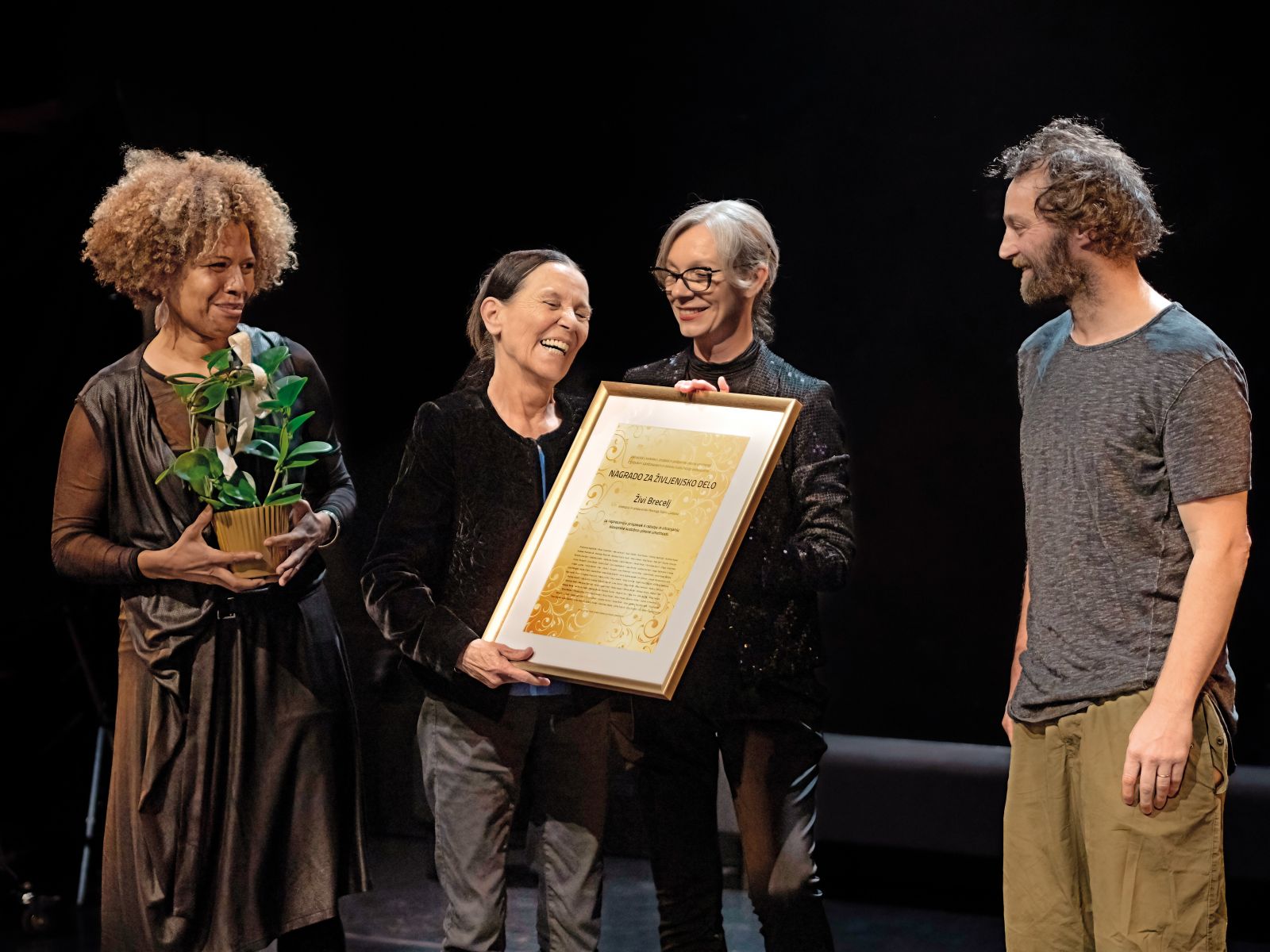 40 let Plesnega teatra Ljubljana, nagrada za življenjsko delo Živi Brecelj, PTL, LJ | Drago Videmšek