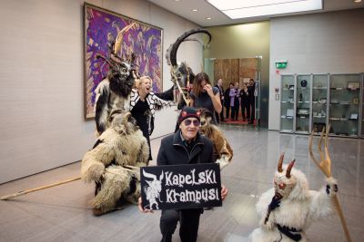Prva dama parlamenta Urška in krampusi