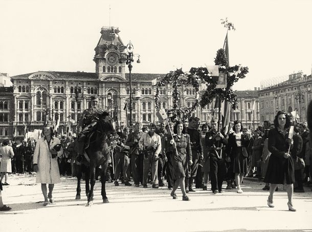 Manifestacija v Trstu 3. maja 1945. 