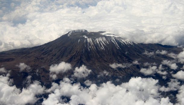 Površina ledenika na skoraj 6000 metrov visokem Kilimandžaru v Tanzaniji je leta 1900 znašala 11,4 kvadratna kilometra, med letoma 2021 in 2022 pa le 0,98 kvadratnega kilometra