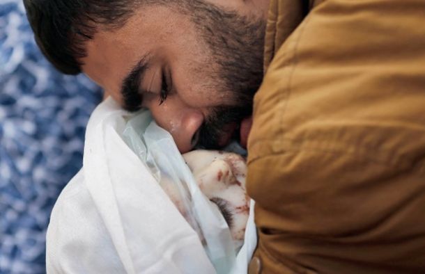 Naslovnica nove Mladine /  PALESTINSKI LABORATORIJ