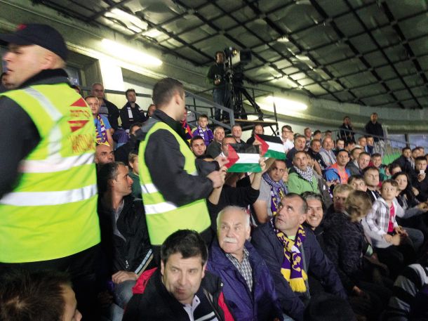 Zaradi palestinskih zastav so bili leta 2014 kaznovani obiskovalci nogometne tekme Maribor Maccabi 