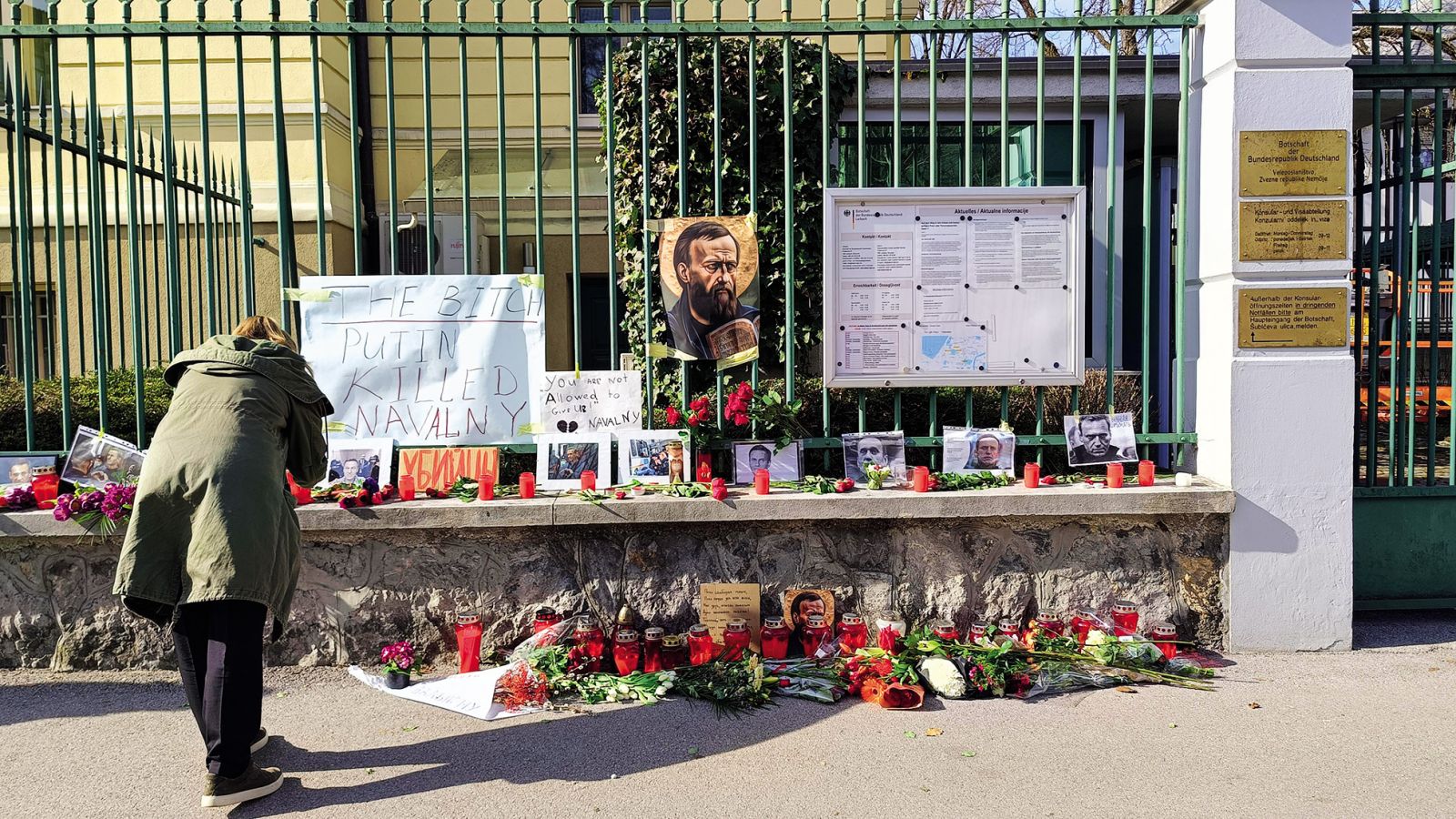 Svečke za Navalnega pred nemškim veleposlaništvom, LJ | Janez Zalaznik