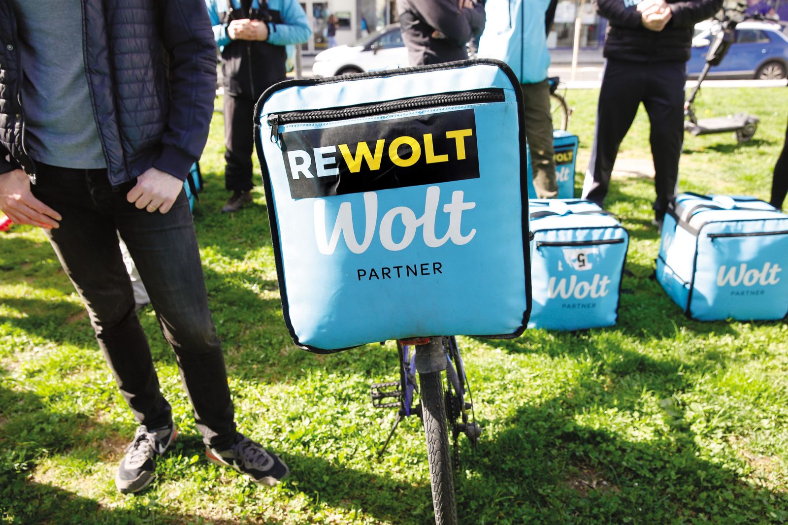 Protest slovenskih platformnih delavcev podjetij Wolt in Glovo