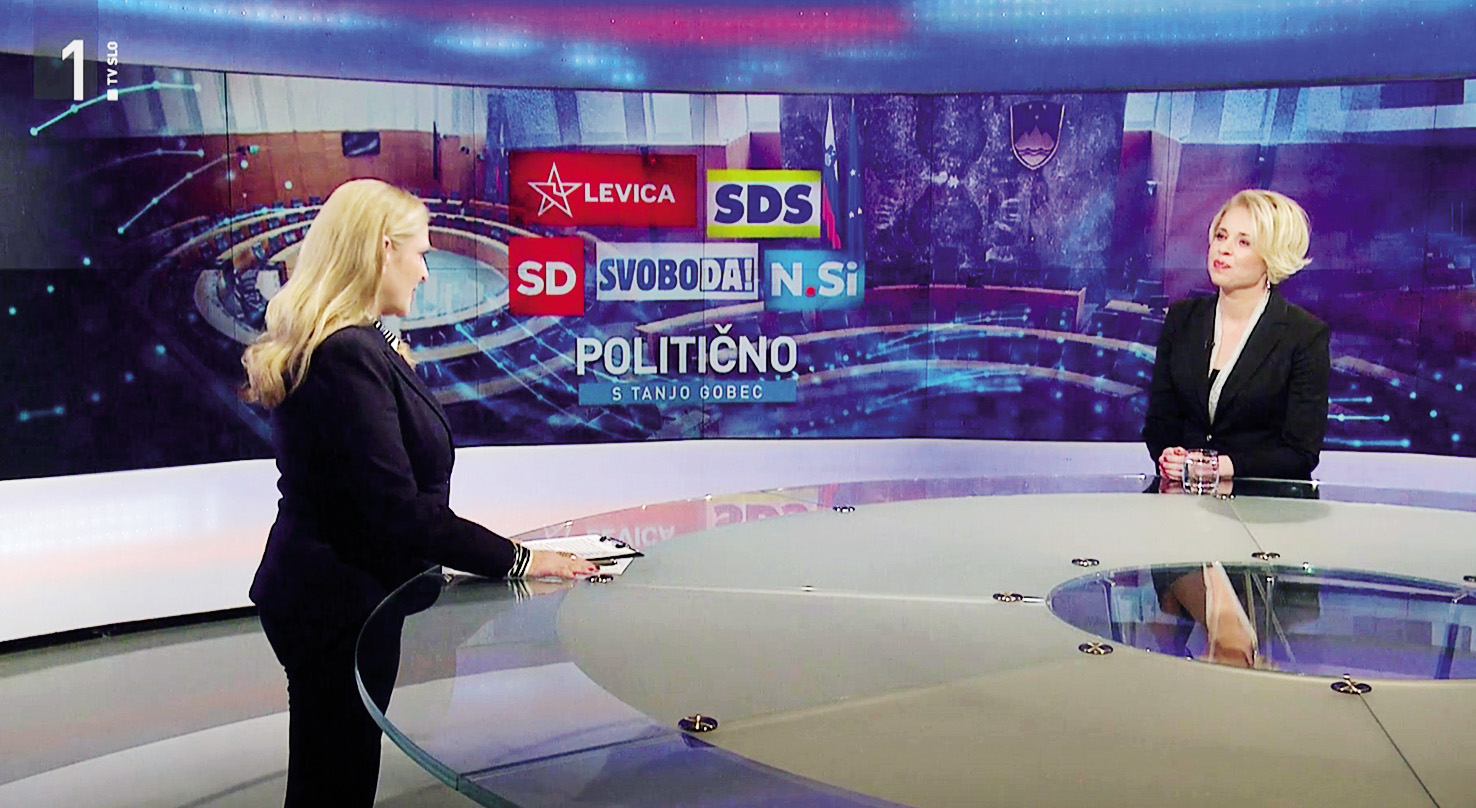 Urška Klakočar Zupančič (desno) v oddaji Politično s Tanjo Gobec