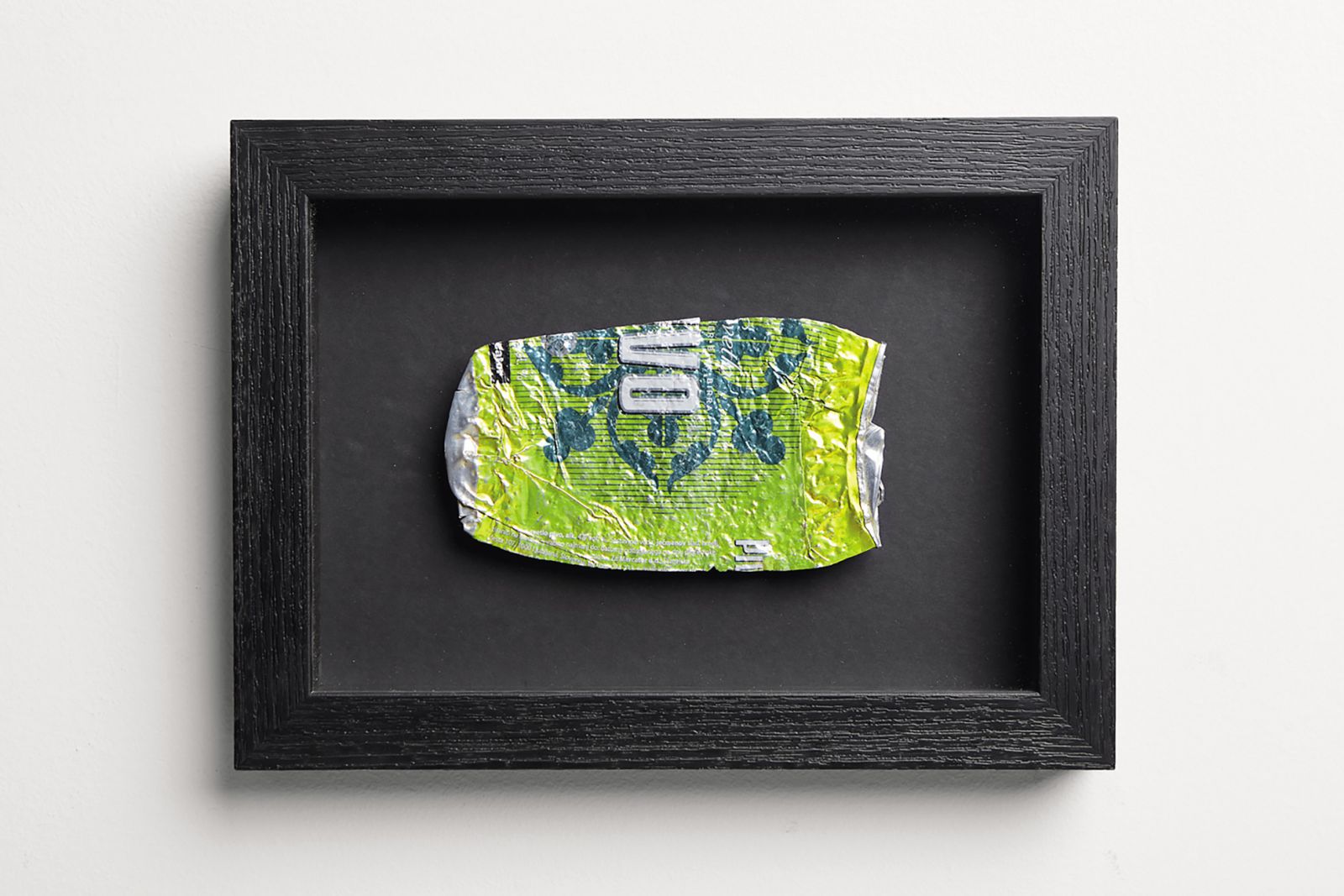 Umetniški projekt Polutizem, s katerim The Miha Artnak onesnaževanje obravnava kot vejo umetnosti, odpadke pa kot umetnine.