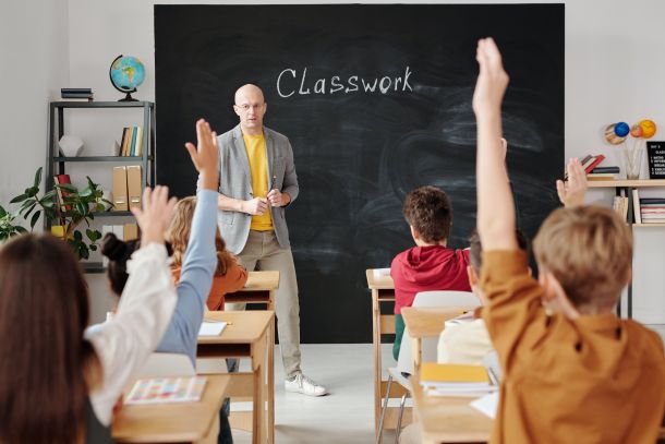 Kdo mora učitelje braniti pred pritiski staršev?