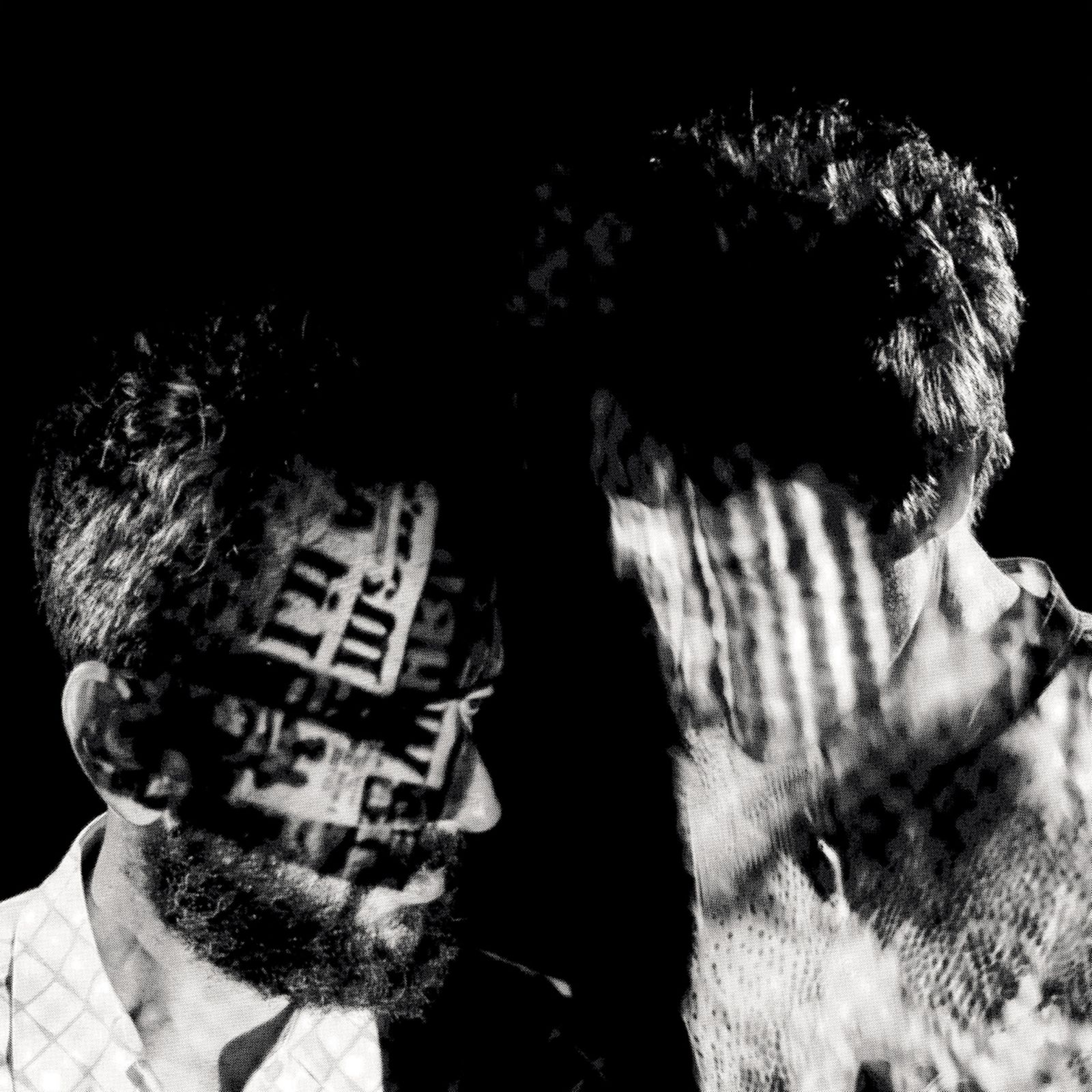 Peta plošča ameriških indie ikon ultimativno učinkuje kot še ena pogojno solidna slogovna lepljenka v liniji prvih izdaj, a ne pušča globljega vtisa.