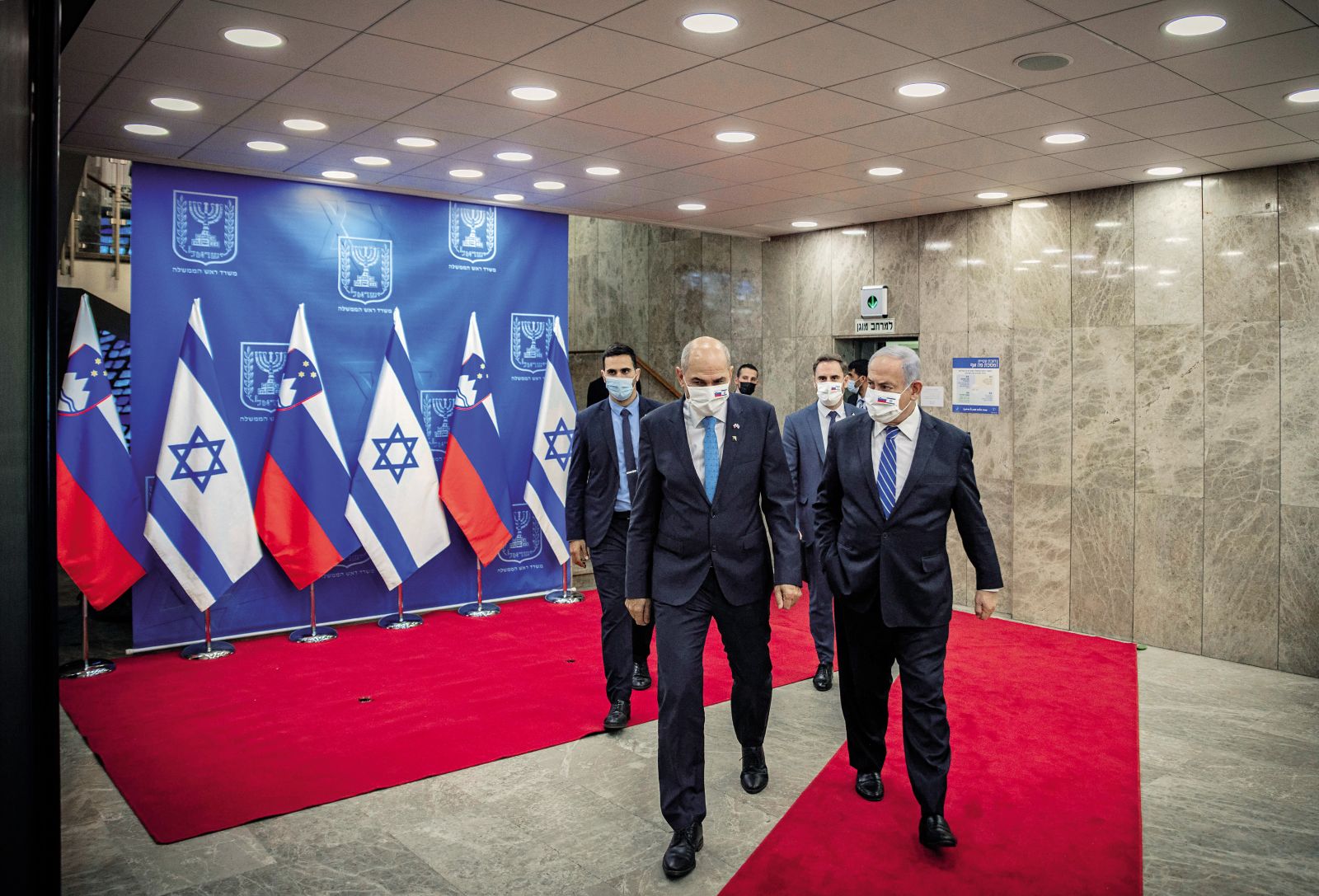 Janez Janša je Izrael obiskal decembra 2020. Izrael je bil prva država, ki jo je Janša obiskal zunaj EU. Dejal je, da je »to začetek lepega prijateljstva«. To prijateljstvo očitno še traja – danes, v času brutalne ofenzive na Gazo, se je Janša postavil na izraelsko stran.