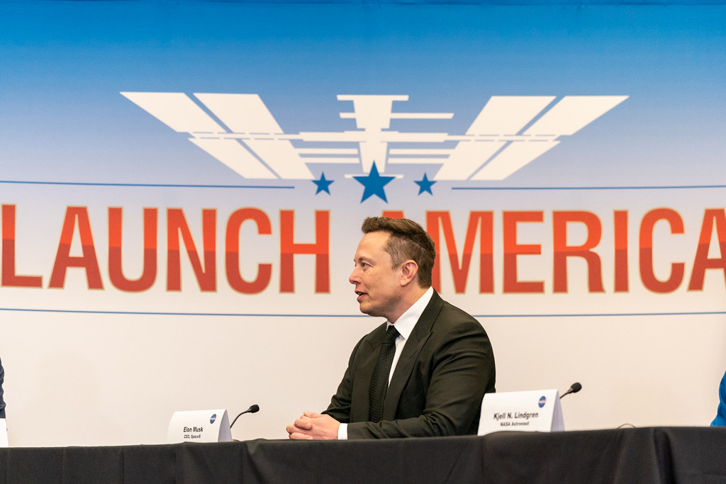 Musk pozval k izpustitvi skrajno desnega aktivista