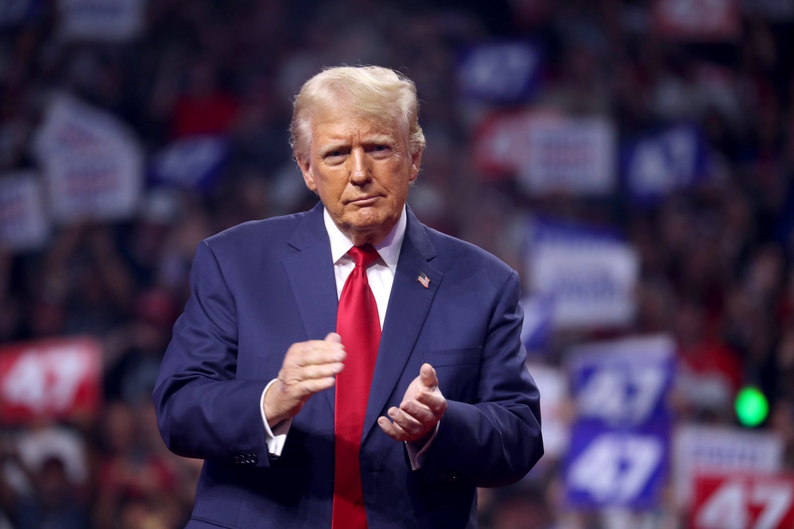 Trump ne izključuje vojaške sile za prevzem nadzora nad Grenlandijo in Panamskim prekopom