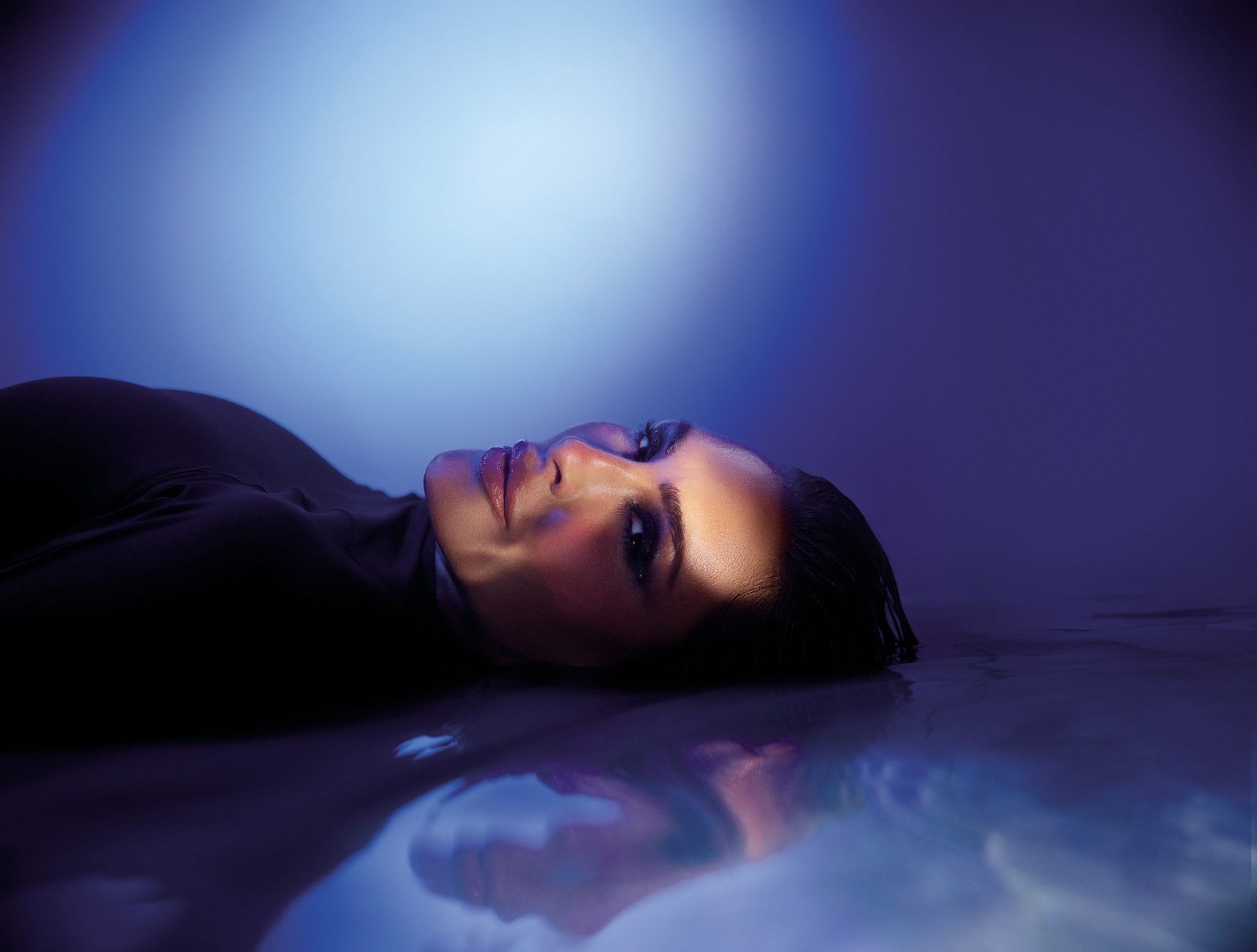 Neprestano forsiranje usodnega tona poslušalca do izteka plošče precej izmozga.