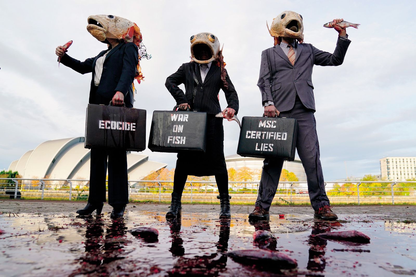 Protest proti organizaciji MSC (Marine Stewardship Council), ki naj bi zagotavljala, da je ribolov trajnosten, a je predvsem krinka za sporne ribolovne metode, 4. november 2021, Glasgow, Škotska