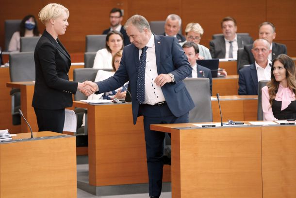 Slovenija / Ženske imajo najmanj enak položaj v politiki