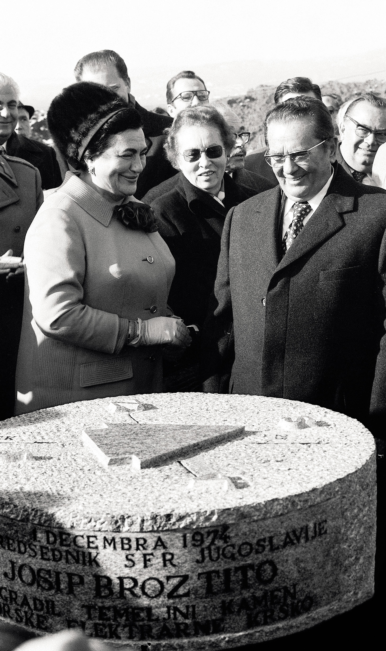 Leta 1974 je tedanji jugoslovanski predsednik Josip Broz Tito položil temeljni kamen za gradnjo nuklearke 