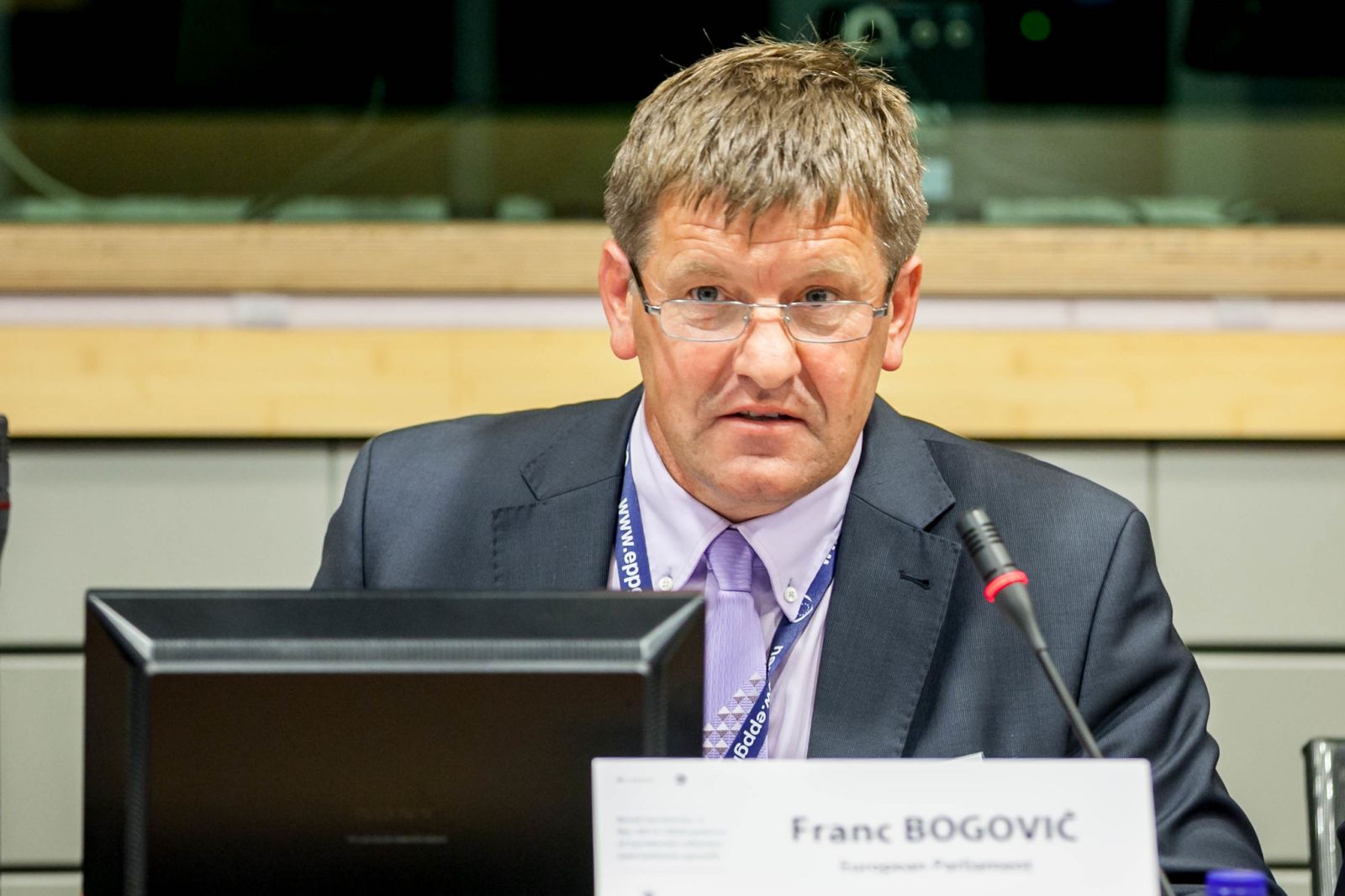 Policisti zaradi sumov podkupnin zapečatili pisarno svetovalca Franca Bogoviča