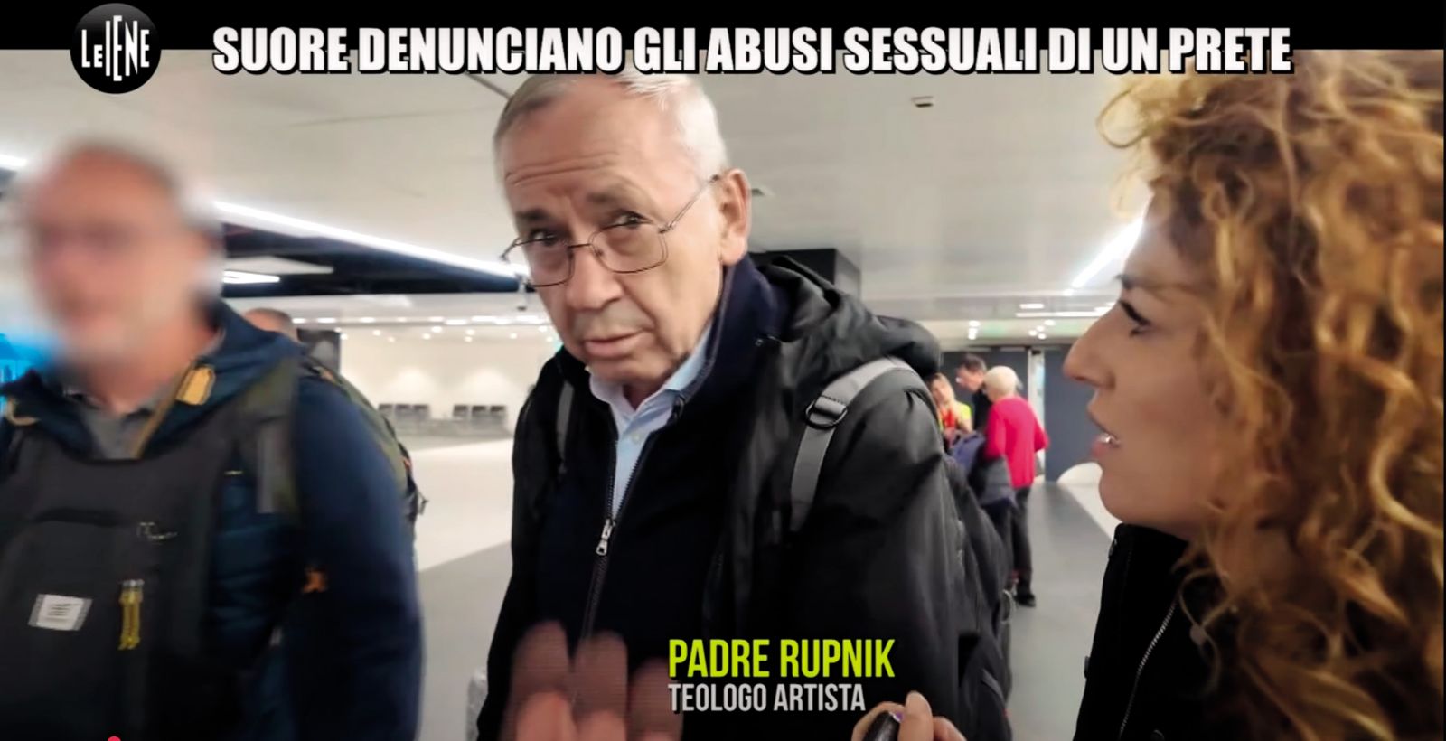 Posnetek novinarke Roberte Rei, ki je skušala dobiti izjavo od Marka Rupnika 