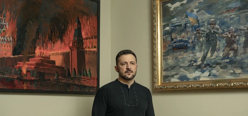 Sporna fotografija Zelenskega pred sliko gorečega Kremlja