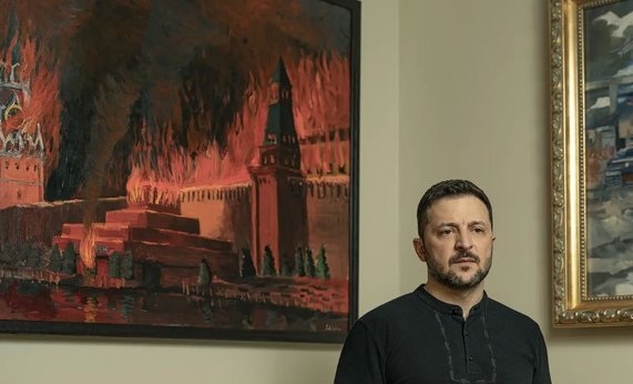 Zelenski pred gorečim Kremljem 