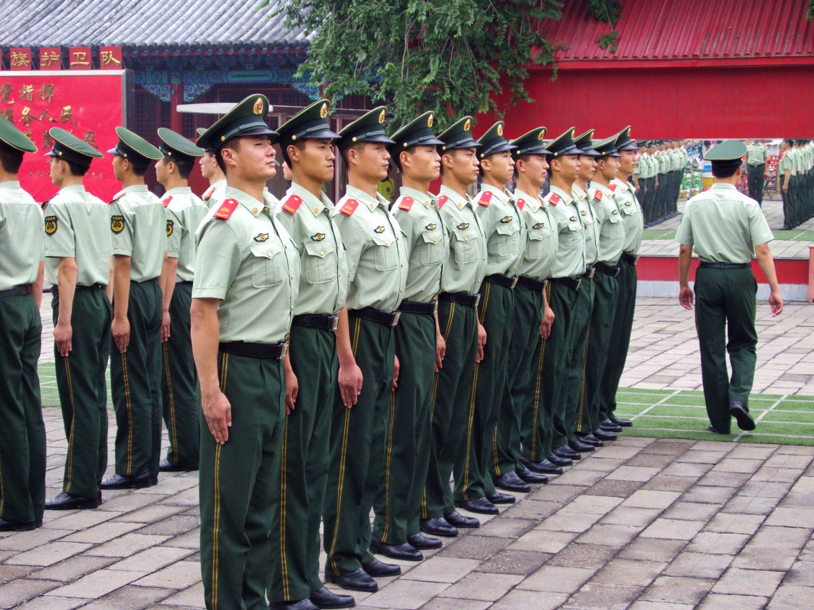 Kitajska vadi vojaške napade na pristanišča in energetske objekte