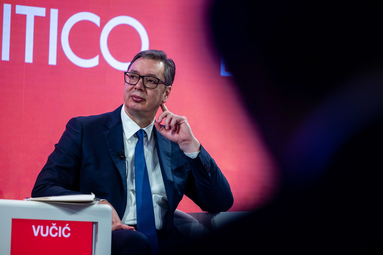 Vučić vabi vse ljudi, ki želijo »ščititi in braniti Srbijo«