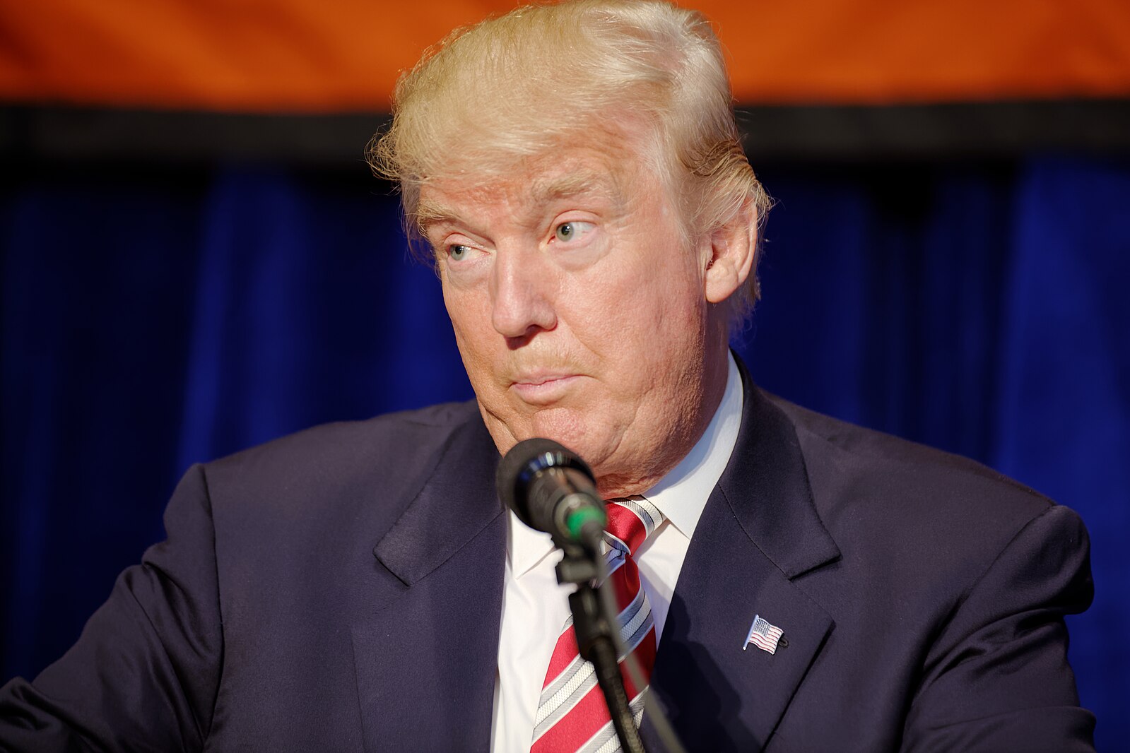 Trump uvedel začasne carine v višini 10 odstotkov, za Kitajsko pa jih je zvišal na 125 odstotkov