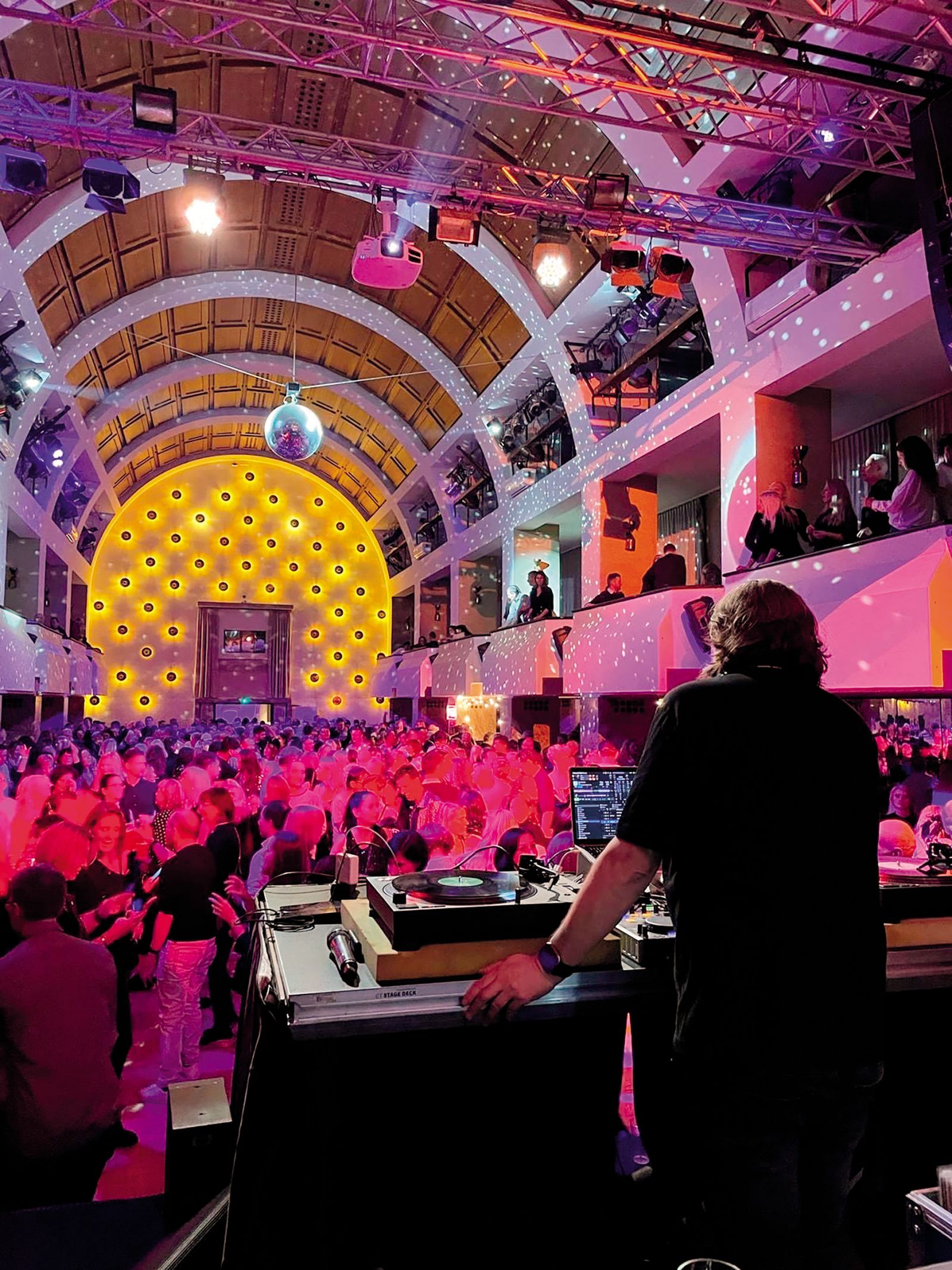 45 let diskoteke Turist, DJ Tomaž Pezdirc, Festivalna dvorana, LJ | Rado Termin