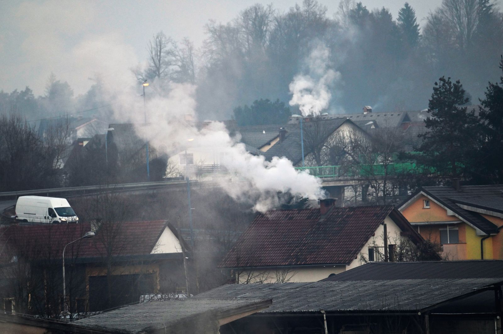 Mala kurišča prispevajo kar 73 odstotkov izpustov PM2,5, cestni promet pa le šest odstotkov.