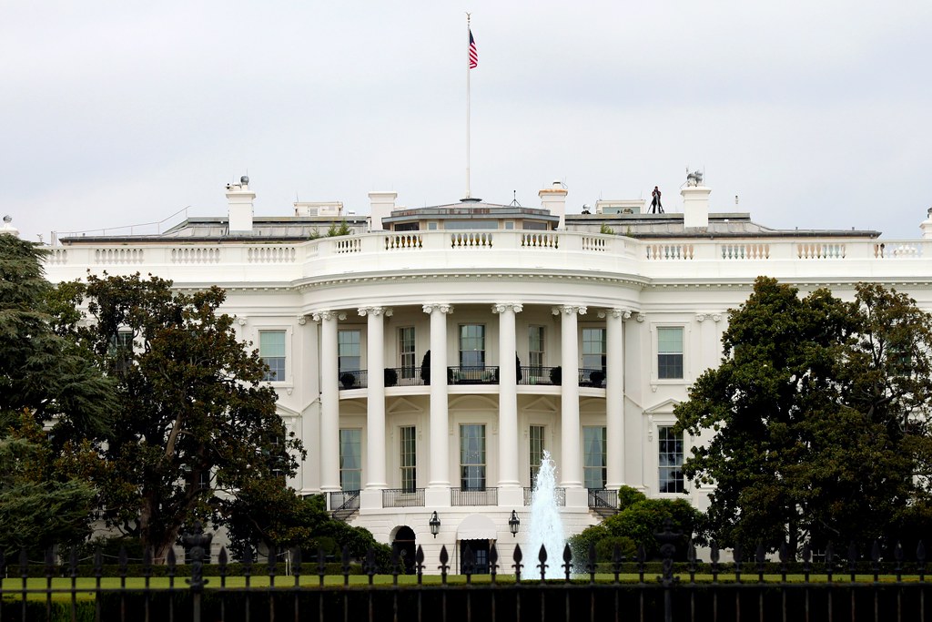 »Našim novinarjem je bil danes onemogočen vstop v Ovalno pisarno«