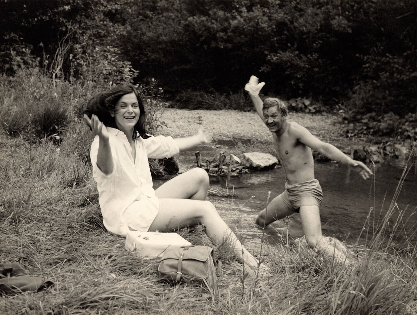 Marijana Brecelj in Dare Valič na snemanju Kosmačevega celovečerca Peta zaseda (1968). Igralka je svojo prvo večjo filmsko vlogo ustvarila kompleksno, kot partizanska bolničarka Mija je bila nežna, a hkrati borbena.