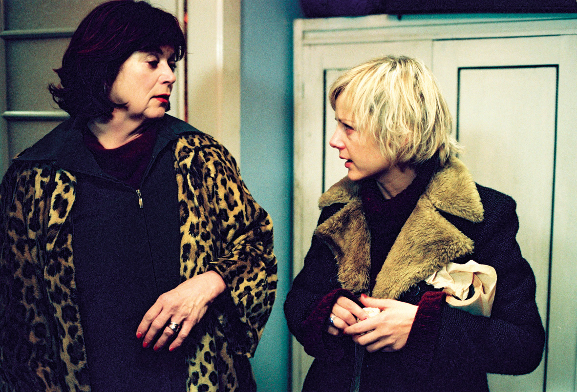 V filmu Metoda Pevca Pod njenim oknom (2003) je bila opolnomočena mama, tako zelo drugačna od hčerke (Polona Juh), ki mora to šele postati.