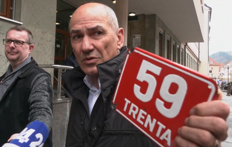 Tožilstvo za Janšo predlaga dve leti zapora