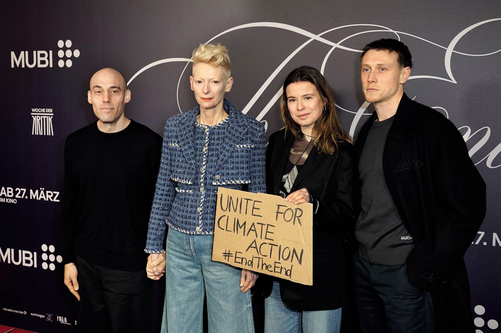 Režiser Joshua Oppenheimer, igralka Tilda Swinton, okoljska aktivistka Luisa Neubauer in igralec George MacKay na premieri filma Konec na Berlinskem filmskem festivalu februarja letos