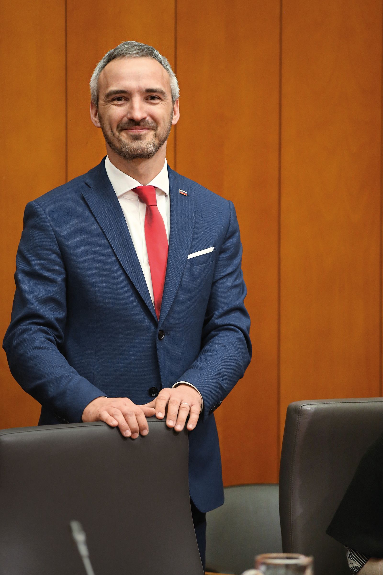 Janez Cigler Kralj, poslanec, nekdanji minister, mož, oče, skavt (iskalec poti), pozitivec.