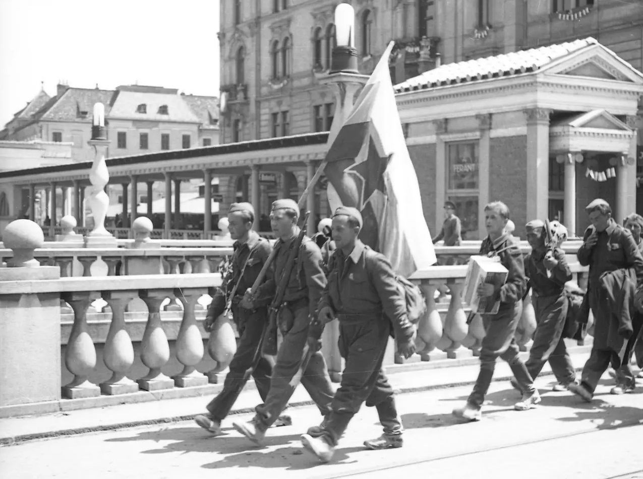 »To je čas, ko se spomnimo mnogih, ki so žrtvovali svoja življenja za našo svobodo«