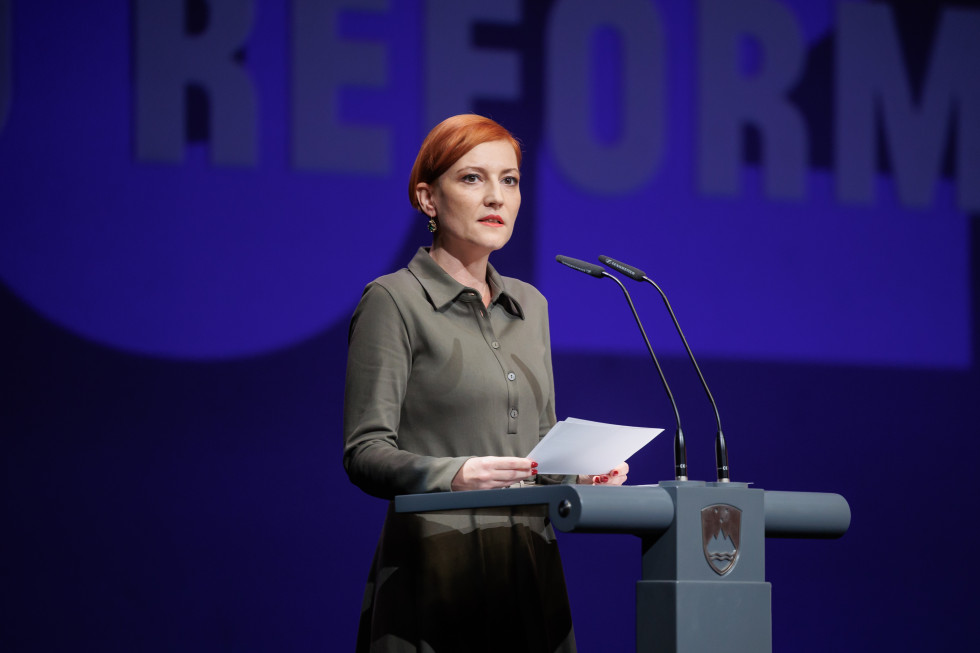 Ministrica za kulturo dr. Asta Vrečko na državni proslavi ob dnevu reformacije 