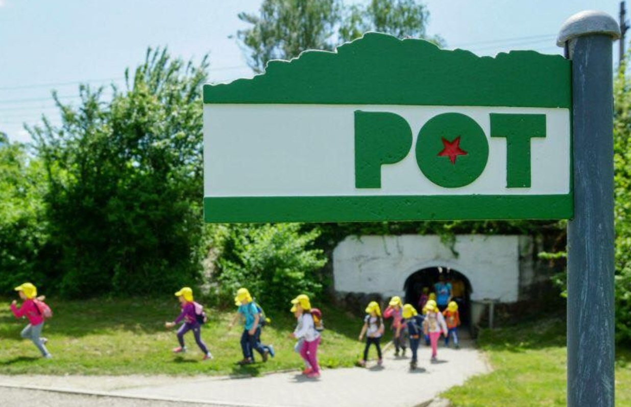 »Ob poti, po kateri danes hodimo in tekamo, so nekoč umirali«